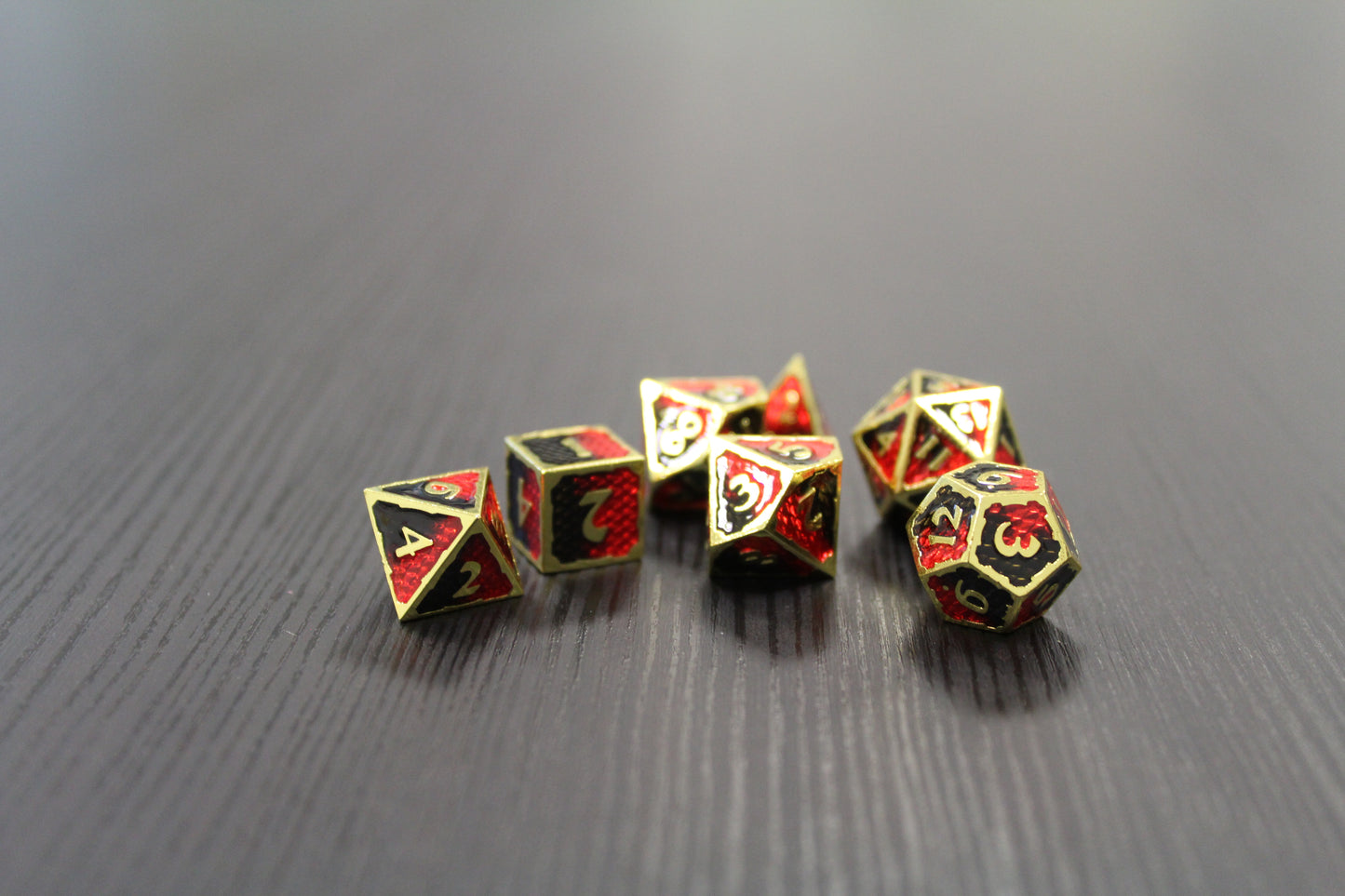 Würfelset 7-teilig Drachenschuppen rot-schwarz