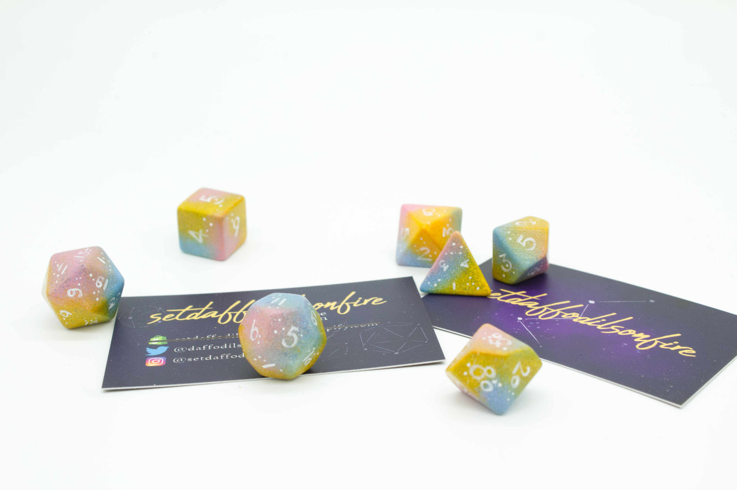 Würfelset 7-teilig Pride Galaxy Pansexual (SetDaffodilsOnFire, handbemalt)